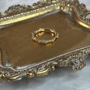 Elegant Gold and Brilliants Women's Ring